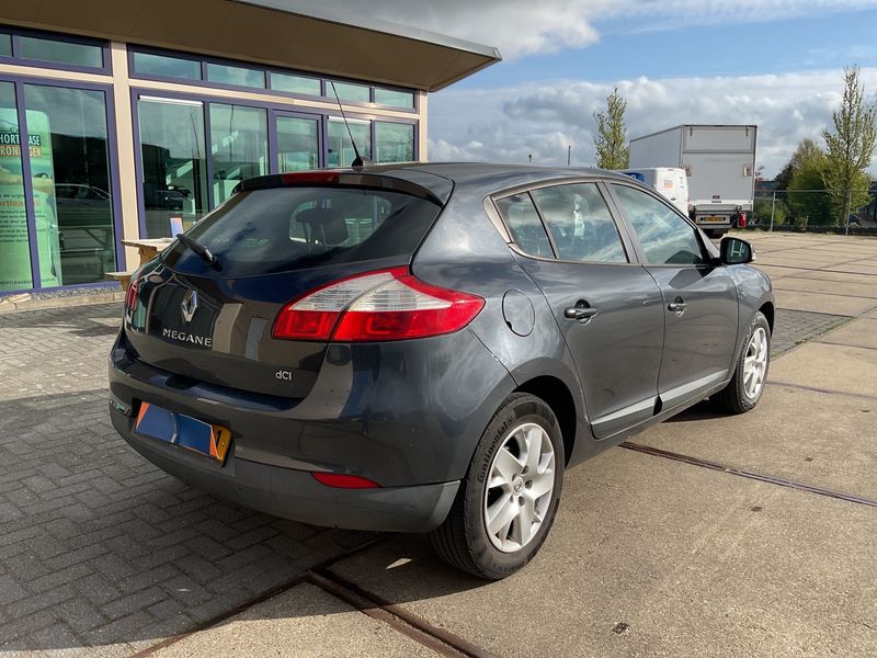 Renault Megane 1.5 dCi Expression 2013 – снимка 2