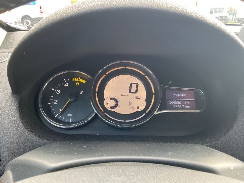 Renault Megane 1.5 dCi Expression 2013 – снимка 4