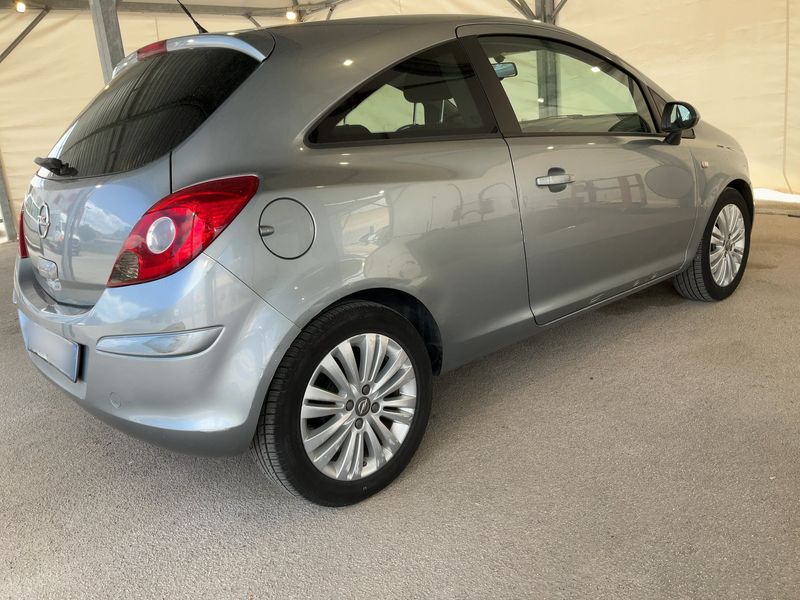 Opel Corsa 1.2 Basis 2011 – снимка 8