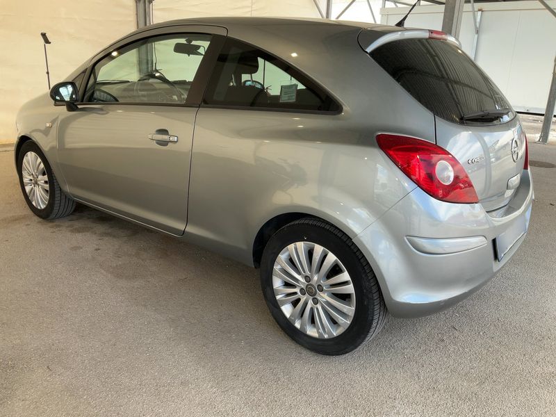 Opel Corsa 1.2 Basis 2011 – снимка 6