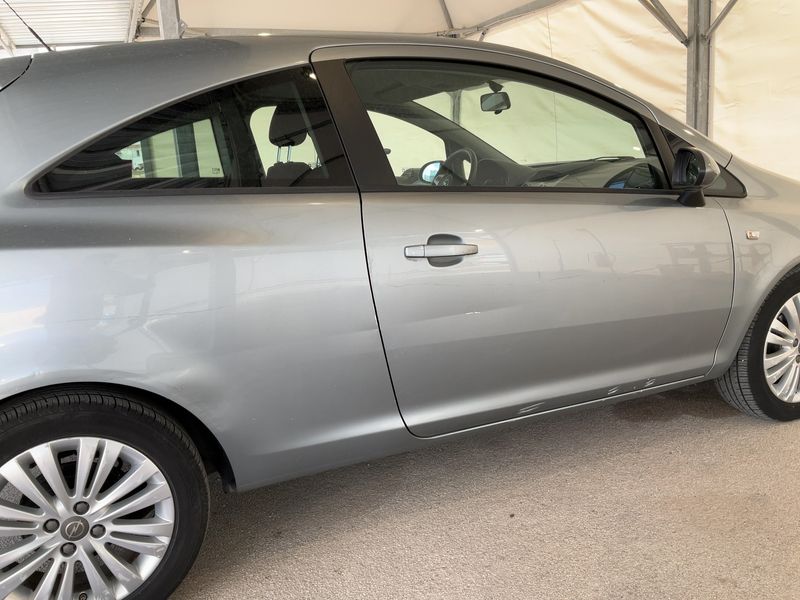 Opel Corsa 1.2 Basis 2011 – снимка 10