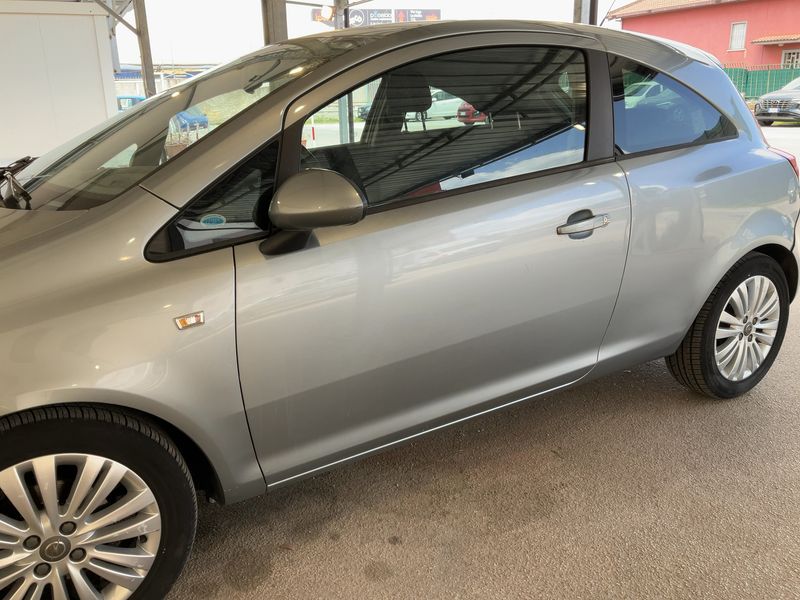 Opel Corsa 1.2 Basis 2011 – снимка 4