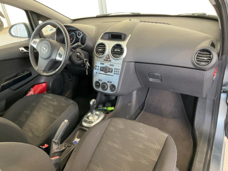 Opel Corsa 1.2 Basis 2011 – снимка 17