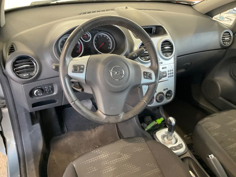 Opel Corsa 1.2 Basis 2011 – снимка 27