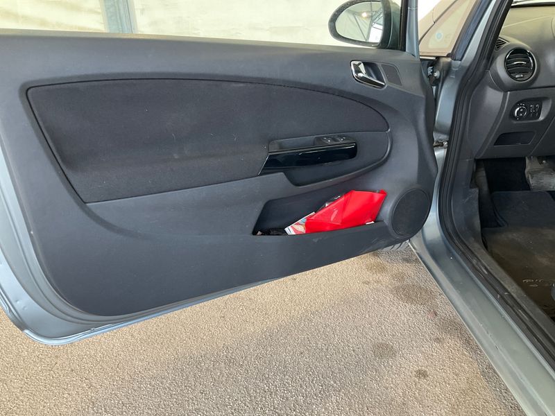 Opel Corsa 1.2 Basis 2011 – снимка 26