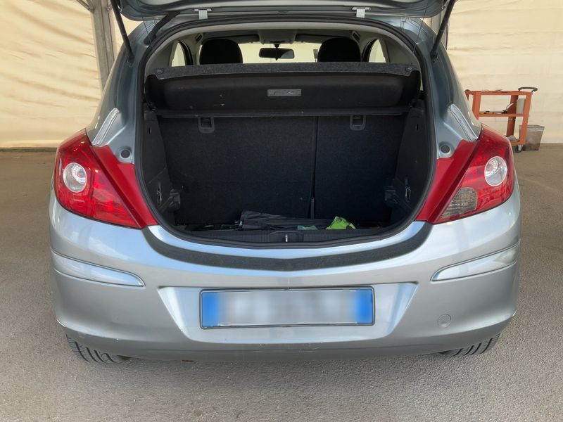 Opel Corsa 1.2 Basis 2011 – снимка 15