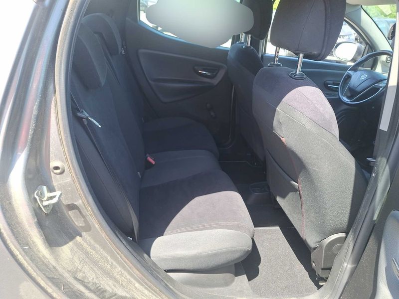 Lancia Ypsilon 1.2 Gold 2011 – снимка 13