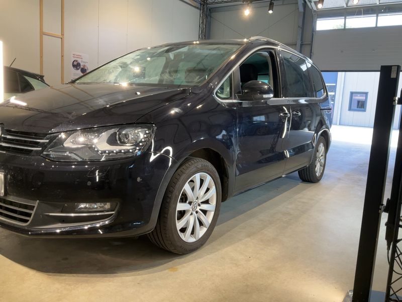 Volkswagen Sharan 2.0 TDI Highline 4Motion BlueMotion Tech 2017 – снимка 2