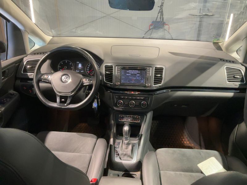 Volkswagen Sharan 2.0 TDI Highline 4Motion BlueMotion Tech 2017 – снимка 18
