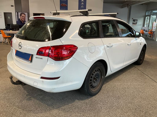 Opel Astra 1.4 Edition 2011 – снимка 2