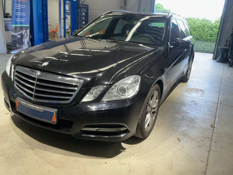 Mercedes-Benz E-Klasse E 220 CDI T BlueEfficiency Avantgarde 2011