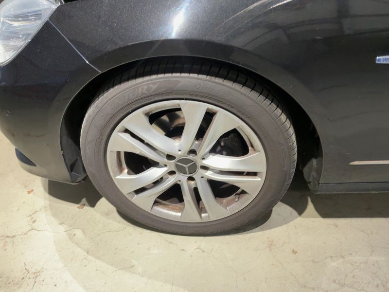 Mercedes-Benz E-Klasse E 220 CDI T BlueEfficiency Avantgarde 2011 – снимка 16