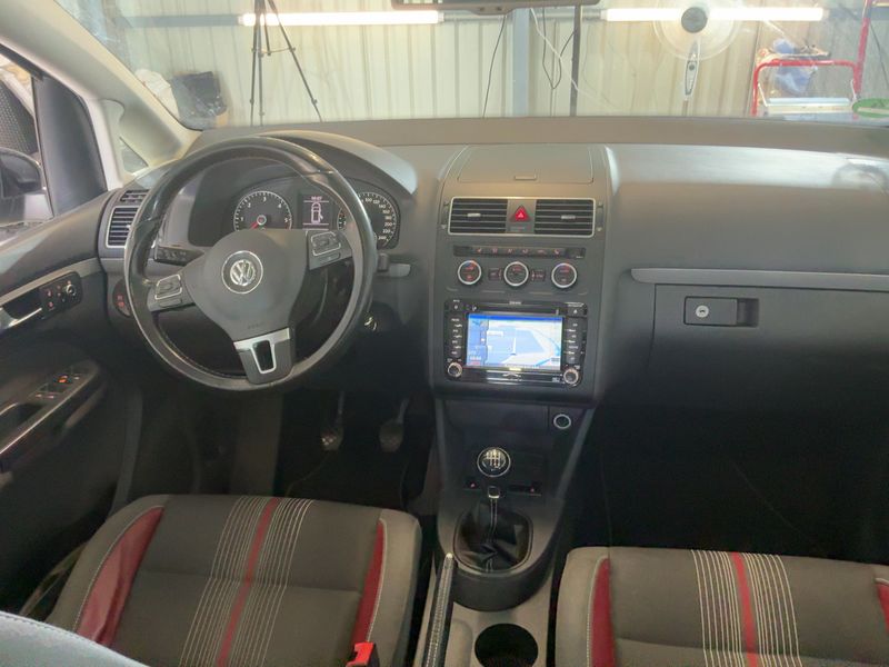 Volkswagen Touran 2.0 TDI Match BlueMotion Tech 2013 – снимка 17