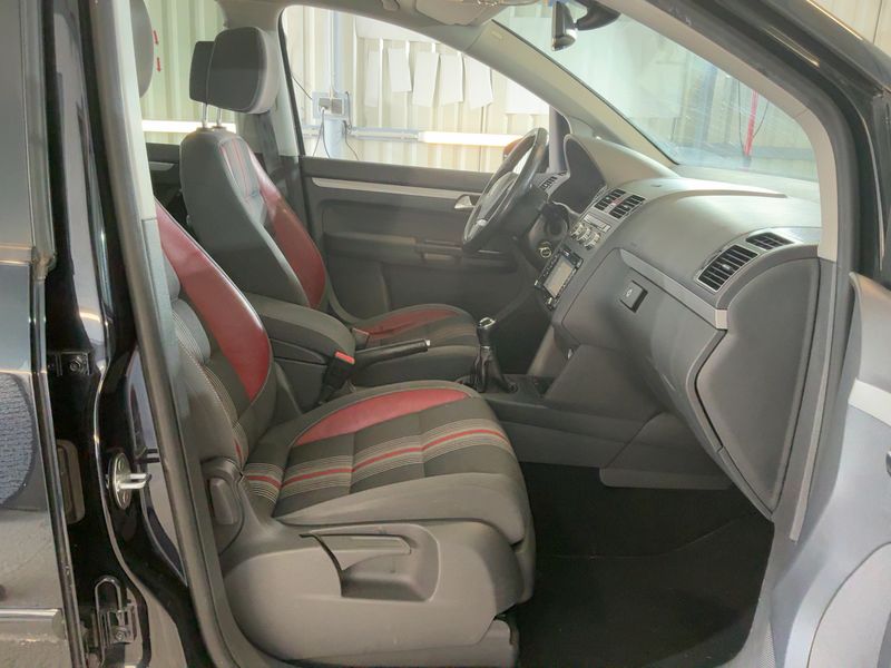 Volkswagen Touran 2.0 TDI Match BlueMotion Tech 2013 – снимка 16