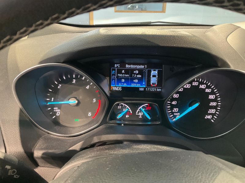 Ford Kuga 2.0 TDCi Individual 2016 – снимка 18