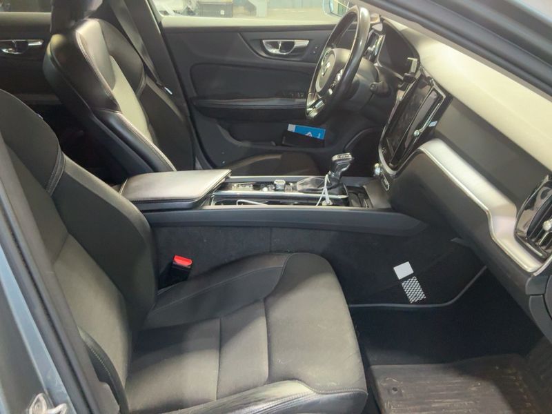 Volvo V60 2.0 D3 Momentum Business Pro 2020 – снимка 16