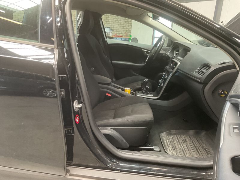Volvo V40 Cross Country 2.0 D2 Kinetic 2017 – снимка 16