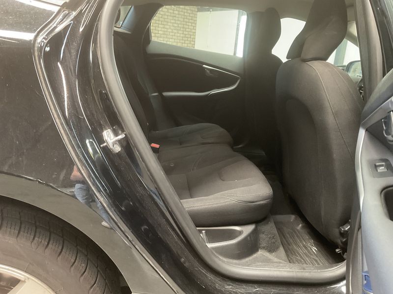 Volvo V40 Cross Country 2.0 D2 Kinetic 2017 – снимка 19