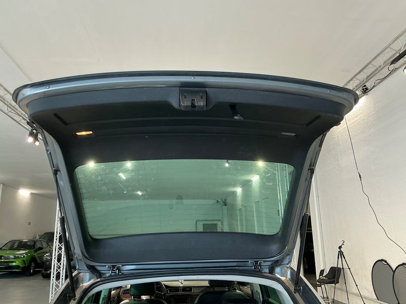 Skoda Superb 2.0 TDI Elegance 2011 – снимка 33
