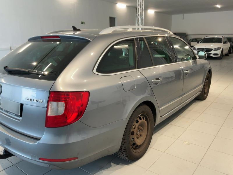Skoda Superb 2.0 TDI Elegance 2011 – снимка 8