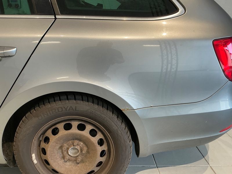 Skoda Superb 2.0 TDI Elegance 2011 – снимка 30