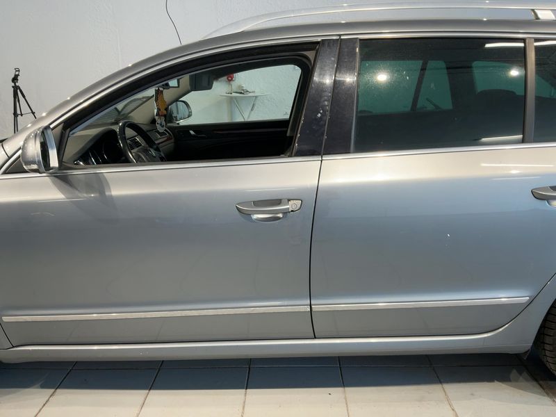 Skoda Superb 2.0 TDI Elegance 2011 – снимка 4