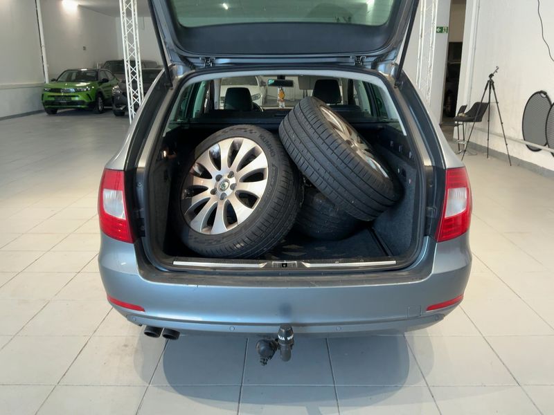 Skoda Superb 2.0 TDI Elegance 2011 – снимка 16