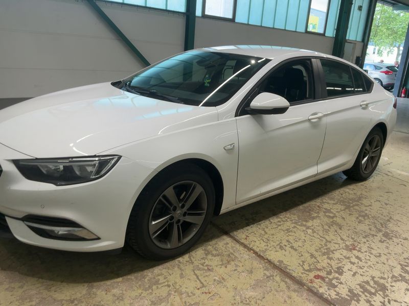 Opel Insignia Grand Sport 1.6 CDTI DPF Edition 2018 – снимка 2