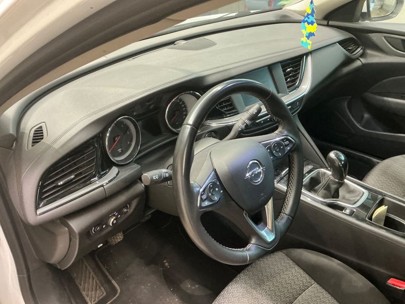 Opel Insignia Grand Sport 1.6 CDTI DPF Edition 2018 – снимка 29