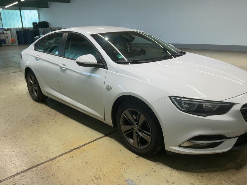 Opel Insignia Grand Sport 1.6 CDTI DPF Edition 2018 – снимка 12