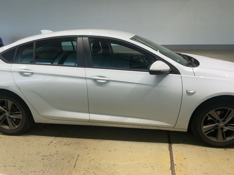 Opel Insignia Grand Sport 1.6 CDTI DPF Edition 2018 – снимка 10