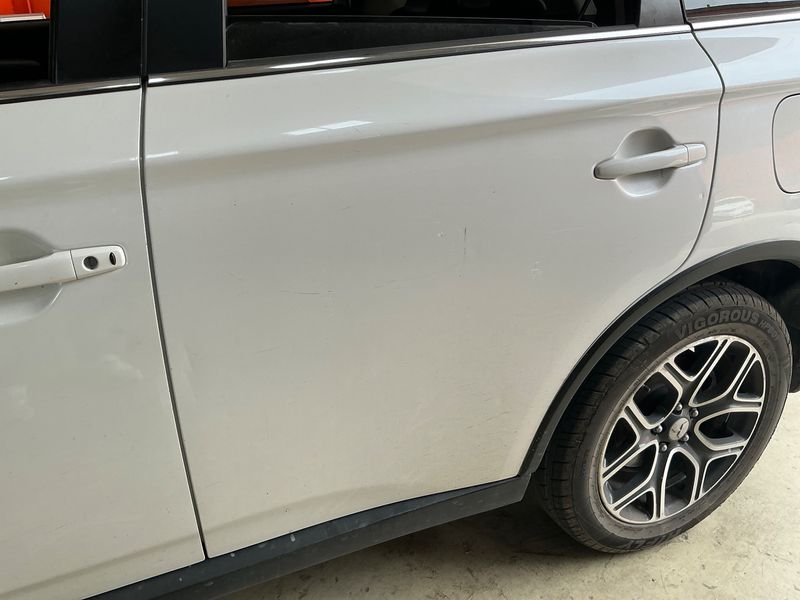 Mitsubishi Outlander 2.0 PHEV Kaiteki 4WD 2015 – снимка 27