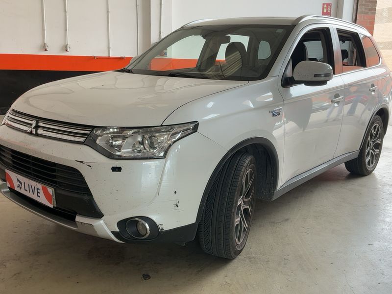 Mitsubishi Outlander 2.0 PHEV Kaiteki 4WD 2015 – снимка 1