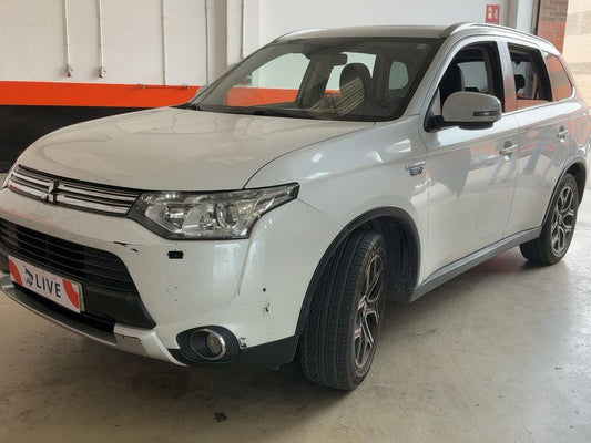 Mitsubishi Outlander 2.0 PHEV Kaiteki 4WD 2015 – снимка 1