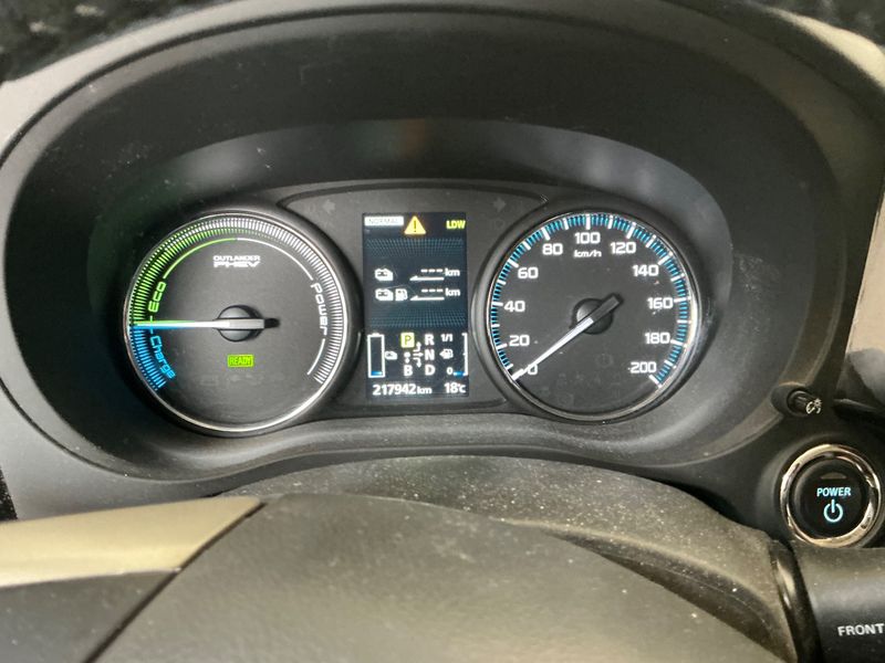 Mitsubishi Outlander 2.0 PHEV Kaiteki 4WD 2015 – снимка 18