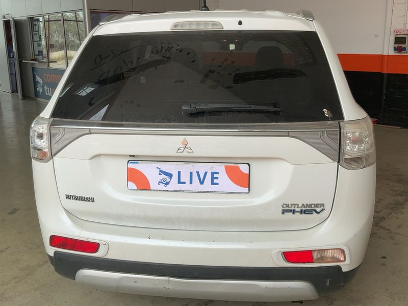 Mitsubishi Outlander 2.0 PHEV Kaiteki 4WD 2015 – снимка 15