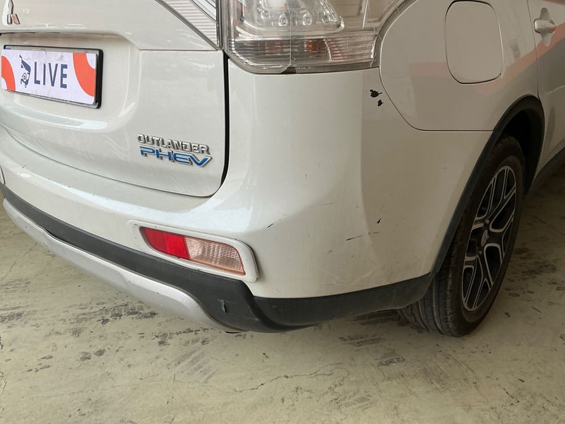Mitsubishi Outlander 2.0 PHEV Kaiteki 4WD 2015 – снимка 38