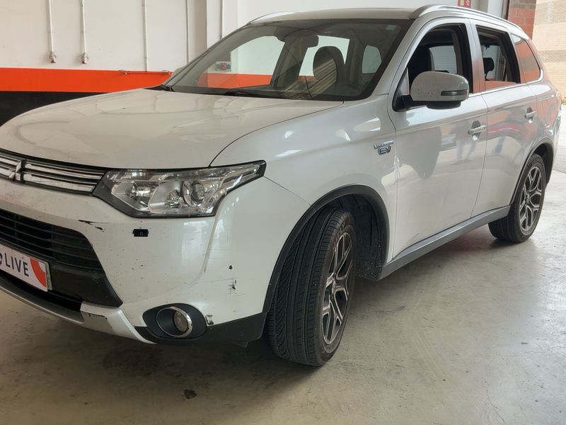 Mitsubishi Outlander 2.0 PHEV Kaiteki 4WD 2015 – снимка 2