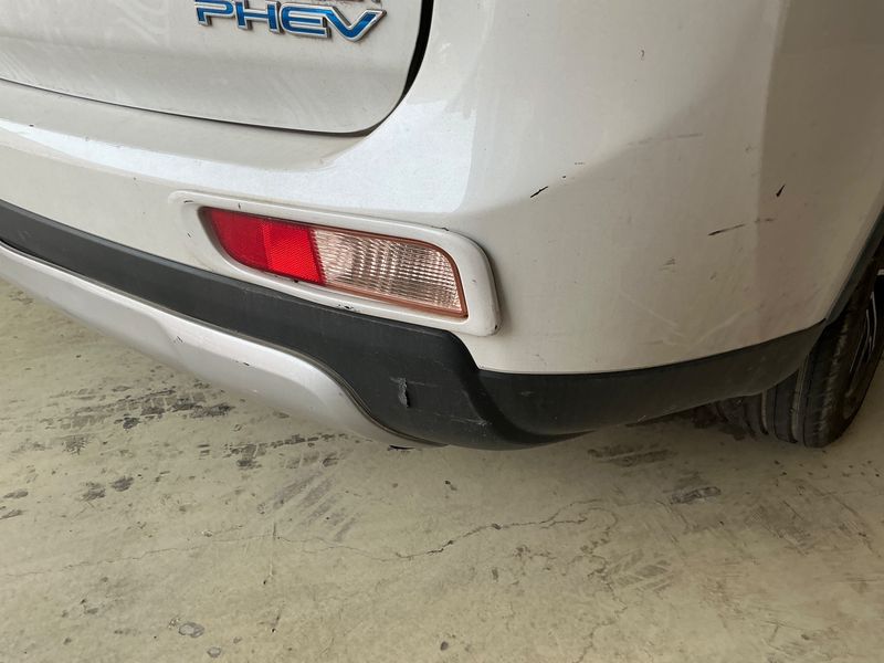 Mitsubishi Outlander 2.0 PHEV Kaiteki 4WD 2015 – снимка 36