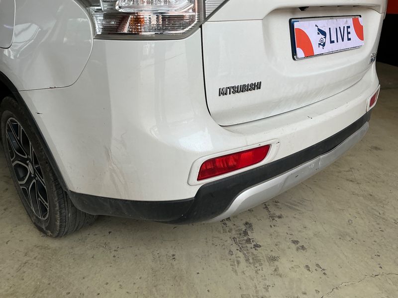 Mitsubishi Outlander 2.0 PHEV Kaiteki 4WD 2015 – снимка 37