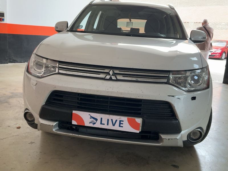 Mitsubishi Outlander 2.0 PHEV Kaiteki 4WD 2015 – снимка 14
