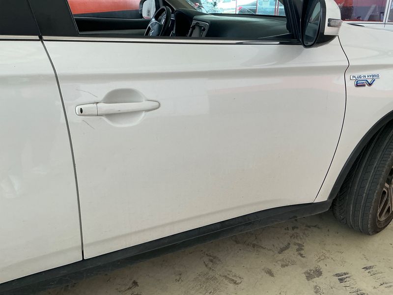 Mitsubishi Outlander 2.0 PHEV Kaiteki 4WD 2015 – снимка 24