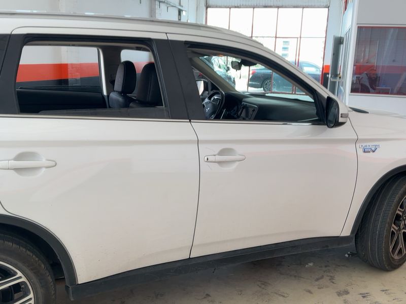 Mitsubishi Outlander 2.0 PHEV Kaiteki 4WD 2015 – снимка 10