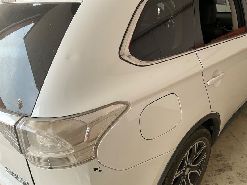 Mitsubishi Outlander 2.0 PHEV Kaiteki 4WD 2015 – снимка 22