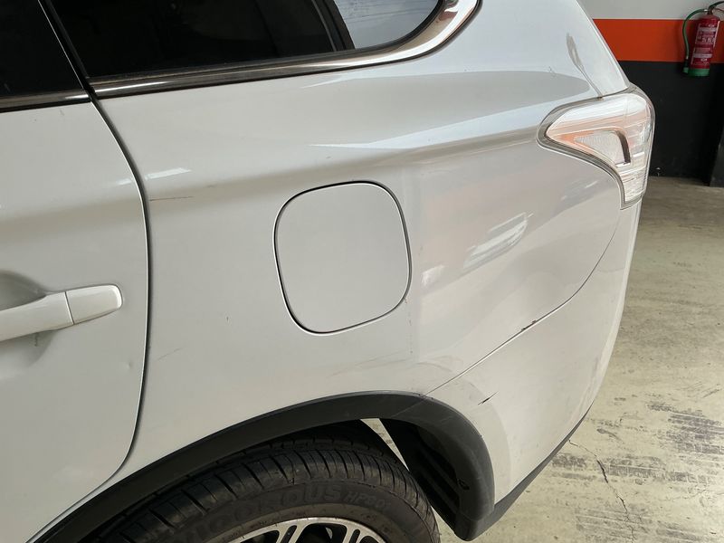 Mitsubishi Outlander 2.0 PHEV Kaiteki 4WD 2015 – снимка 28
