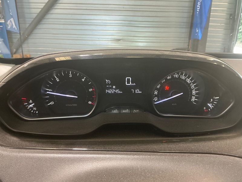 Peugeot 208 1.5 Blue-HDi Active 2020 – снимка 18