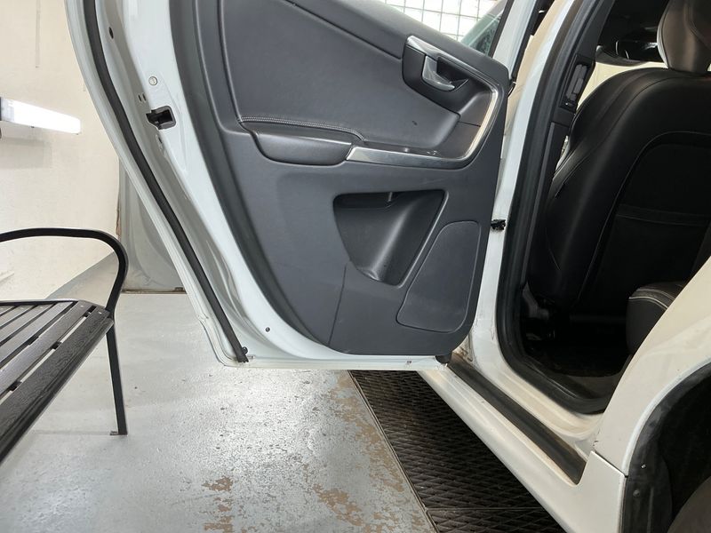 Volvo XC60 2.0 D4 Summum 2WD 2015 – снимка 31