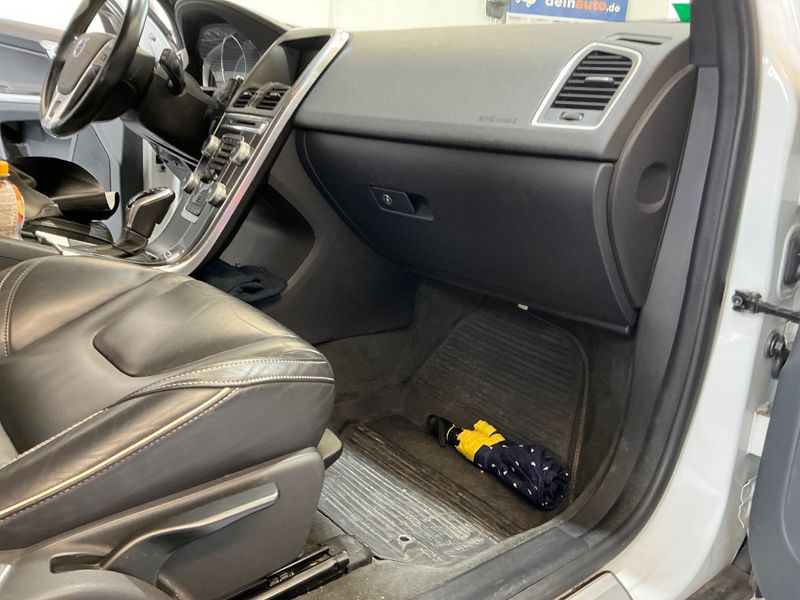 Volvo XC60 2.0 D4 Summum 2WD 2015 – снимка 38