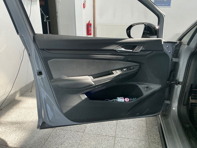 Volkswagen Golf VIII 2.0 TDI R-Line 2021 – снимка 27