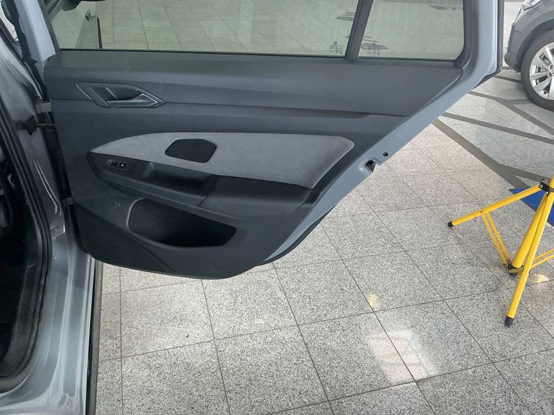 Volkswagen Golf VIII 2.0 TDI R-Line 2021 – снимка 26